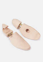 Lade das Bild in den Galerie-Viewer, Schuhspanner aus Ahornholz am Leisten unseres Modells Buxton