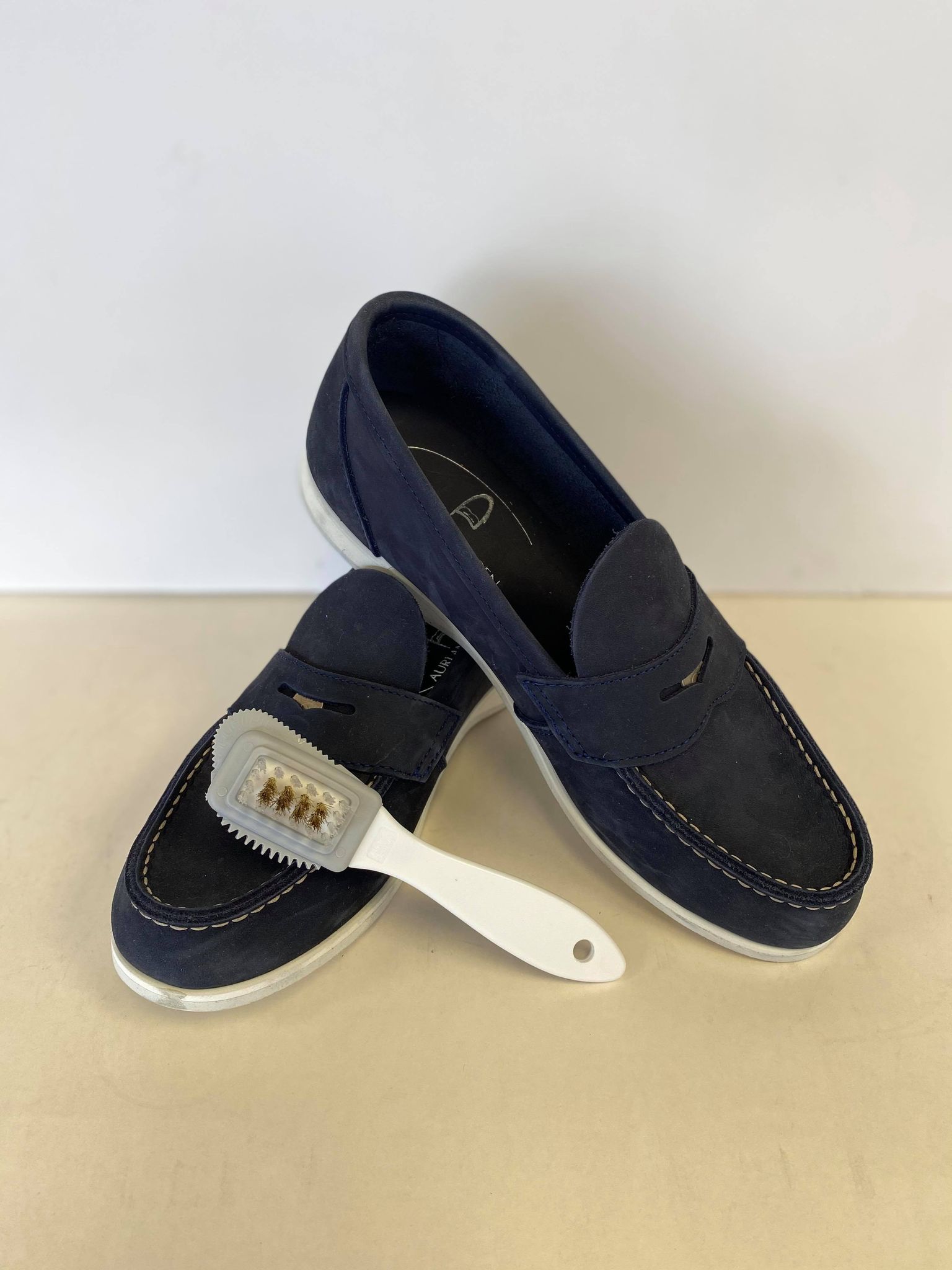 Wie pflegt man Nubukschuhe?