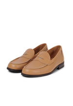 Lade das Bild in den Galerie-Viewer, Buxton Caffe Latte Nappa - Der Original Penny Loafer

